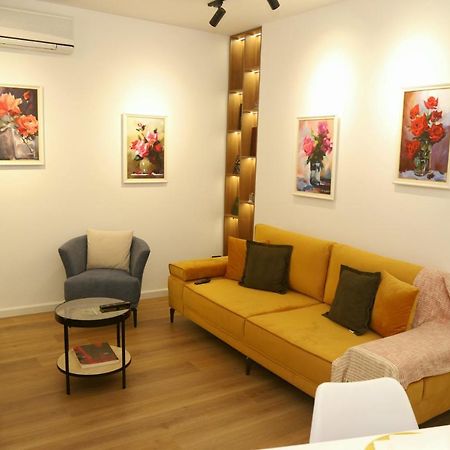 Mjolly Apartment Тирана Екстер'єр фото