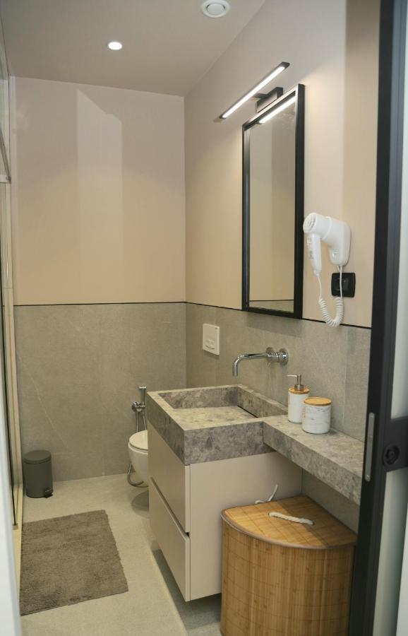 Mjolly Apartment Тирана Екстер'єр фото