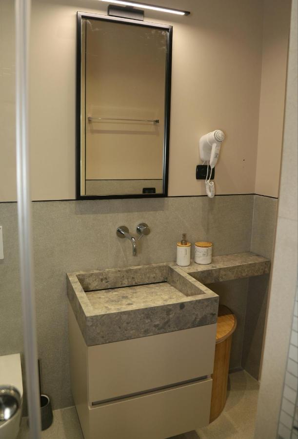 Mjolly Apartment Тирана Екстер'єр фото